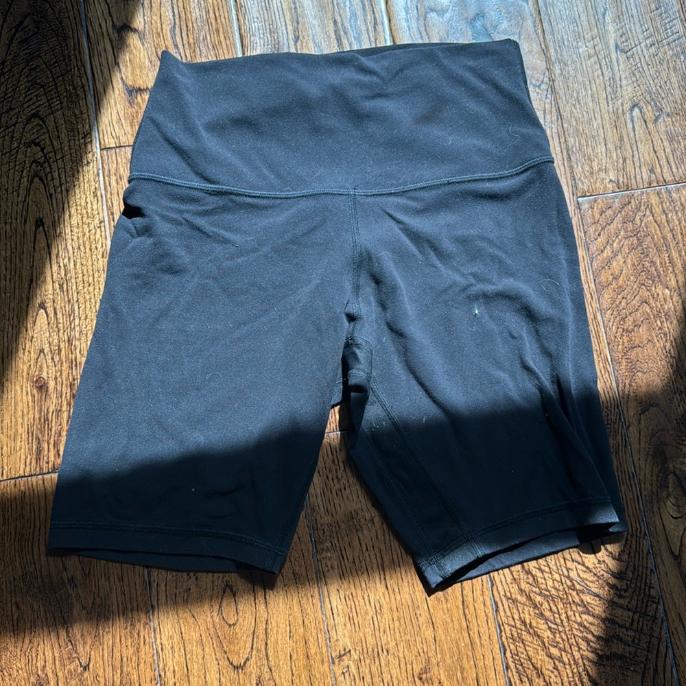 Lululemon 6 inch align bike short.
